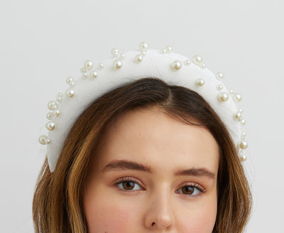 Pearl Headband Perfection: 5 Simple Ways to Wear this Timeless Accessory
