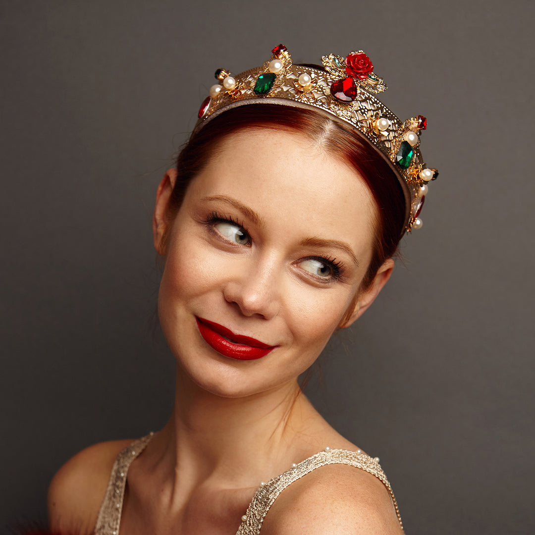 tiara in gold and red