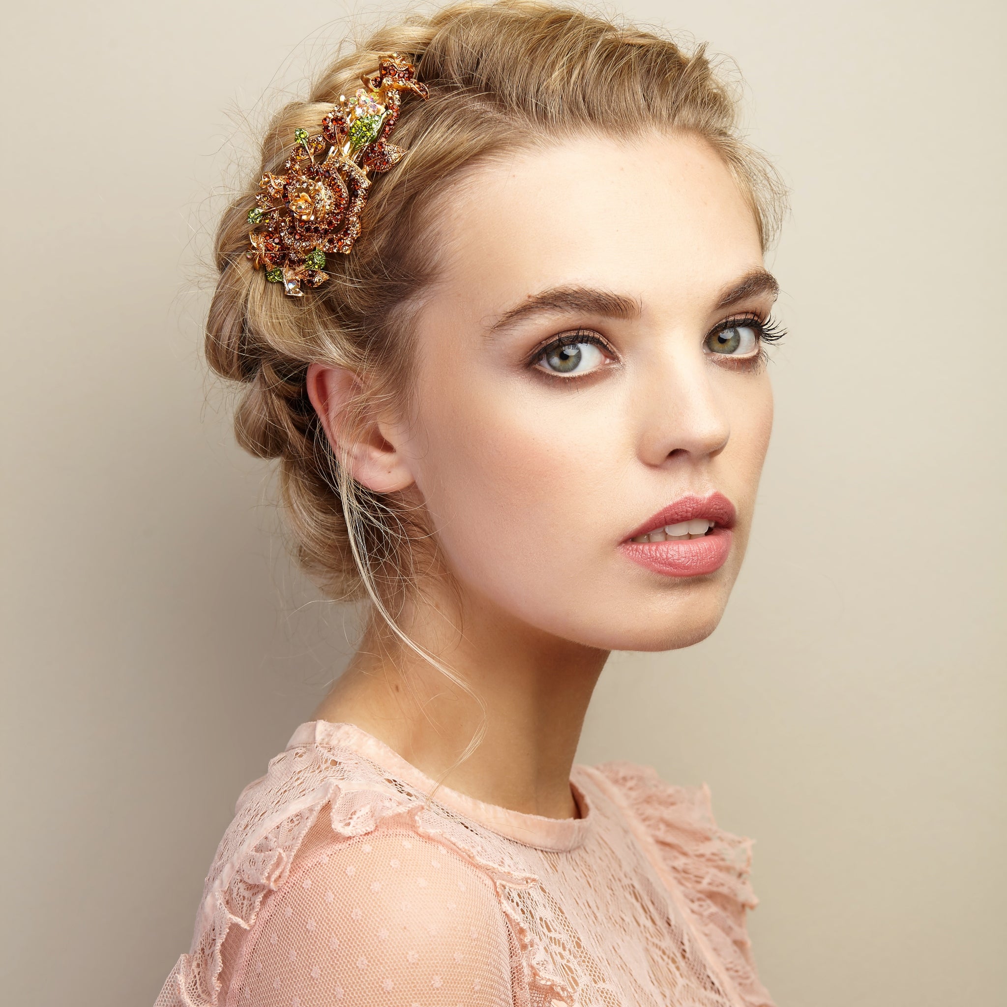 Flower Hair Clip with Diamante QueenMee Accessories