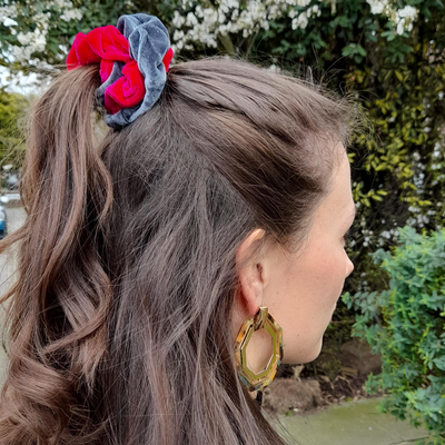 scrunchies velvet in pink with half up hair