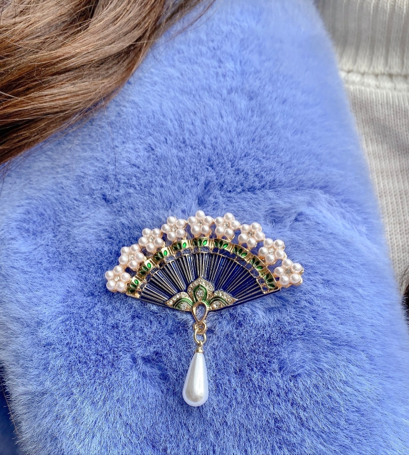 Brooches-And-Personal-Style-Vintage-Pearl-Fan-Brooch