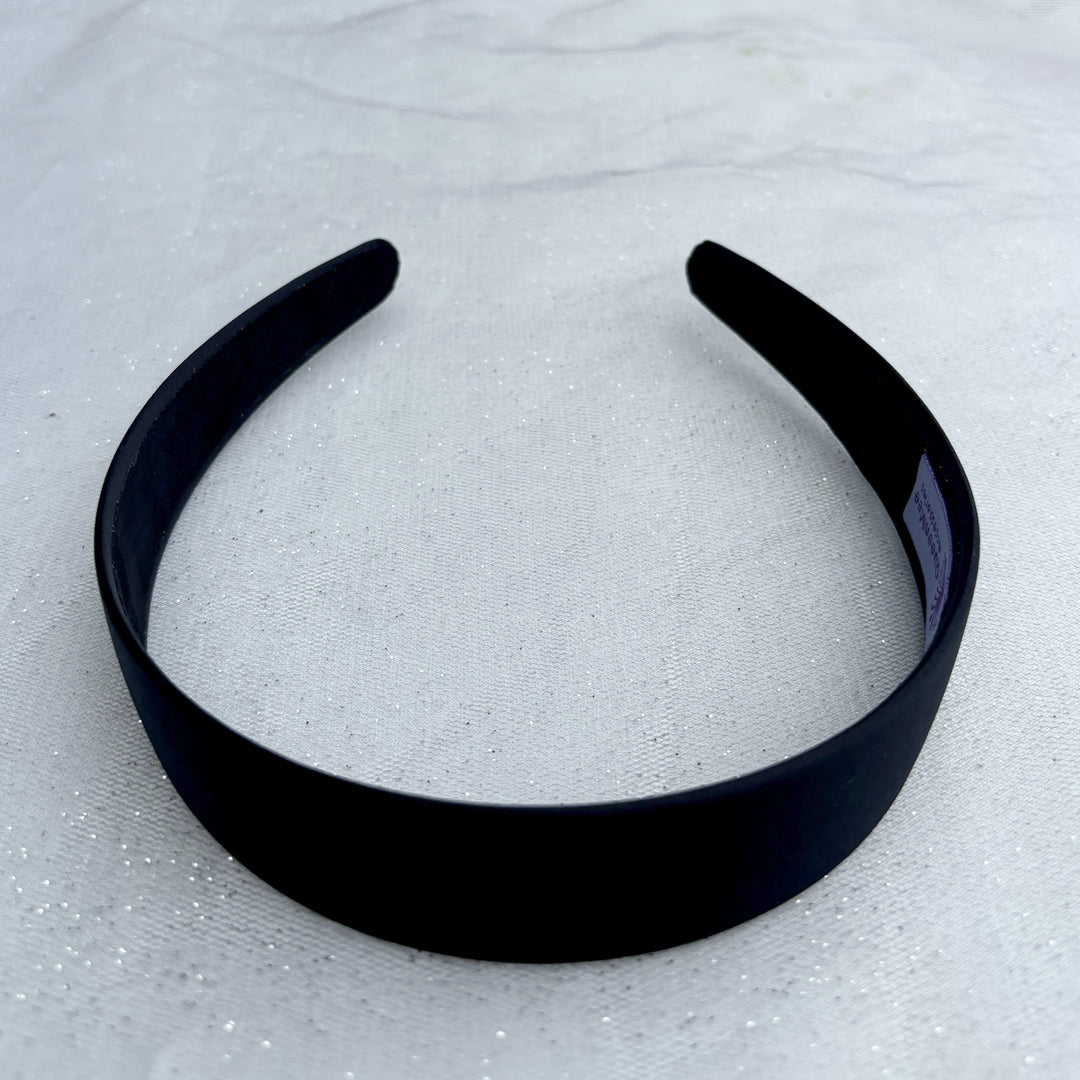 black hair band, classic black headband, everyday hair accessory, sleek and simple design, comfortable black hairband for all occasions
