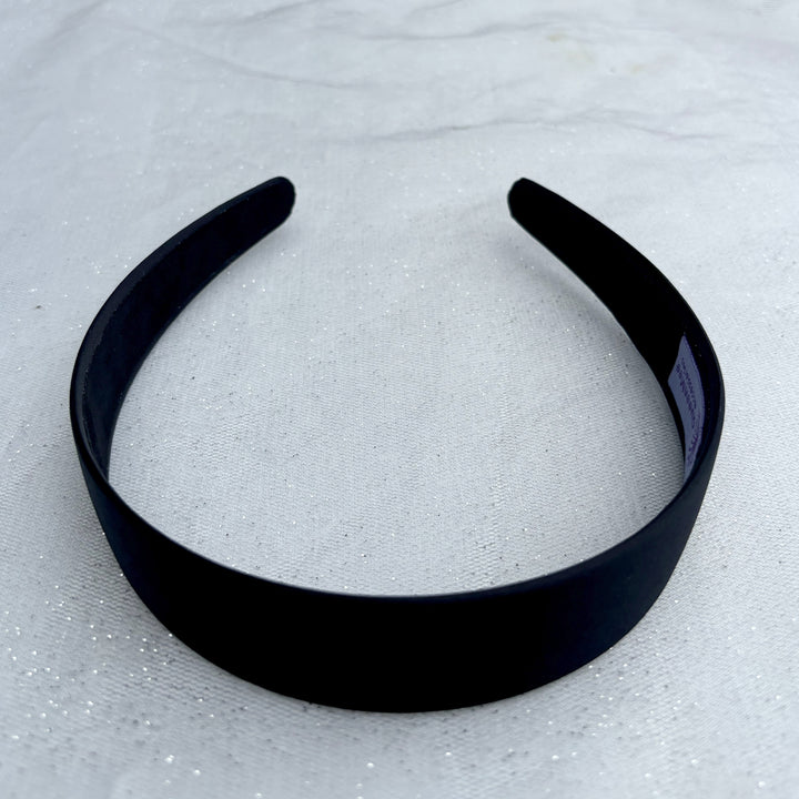 black hair band, classic black headband, everyday hair accessory, sleek and simple design, comfortable black hairband for all occasions
