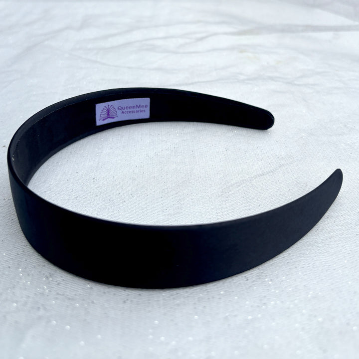 black hair band, classic black headband, sleek everyday accessory, simple and versatile hairband, comfortable headpiece for all hair types
