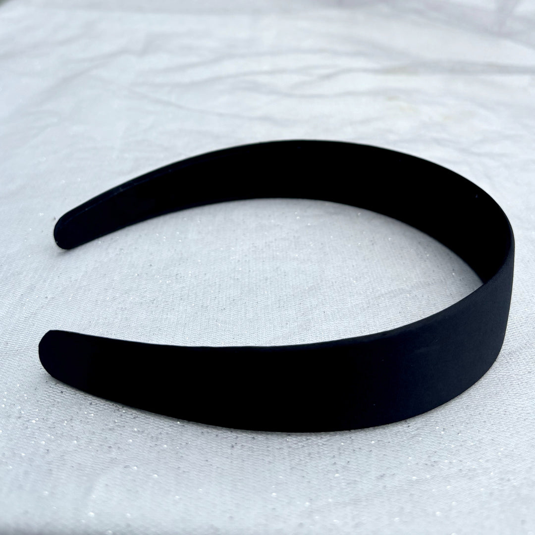 black hair band, plain black headband, classic everyday accessory, simple and elegant hairband, comfortable black headpiece for daily wear
