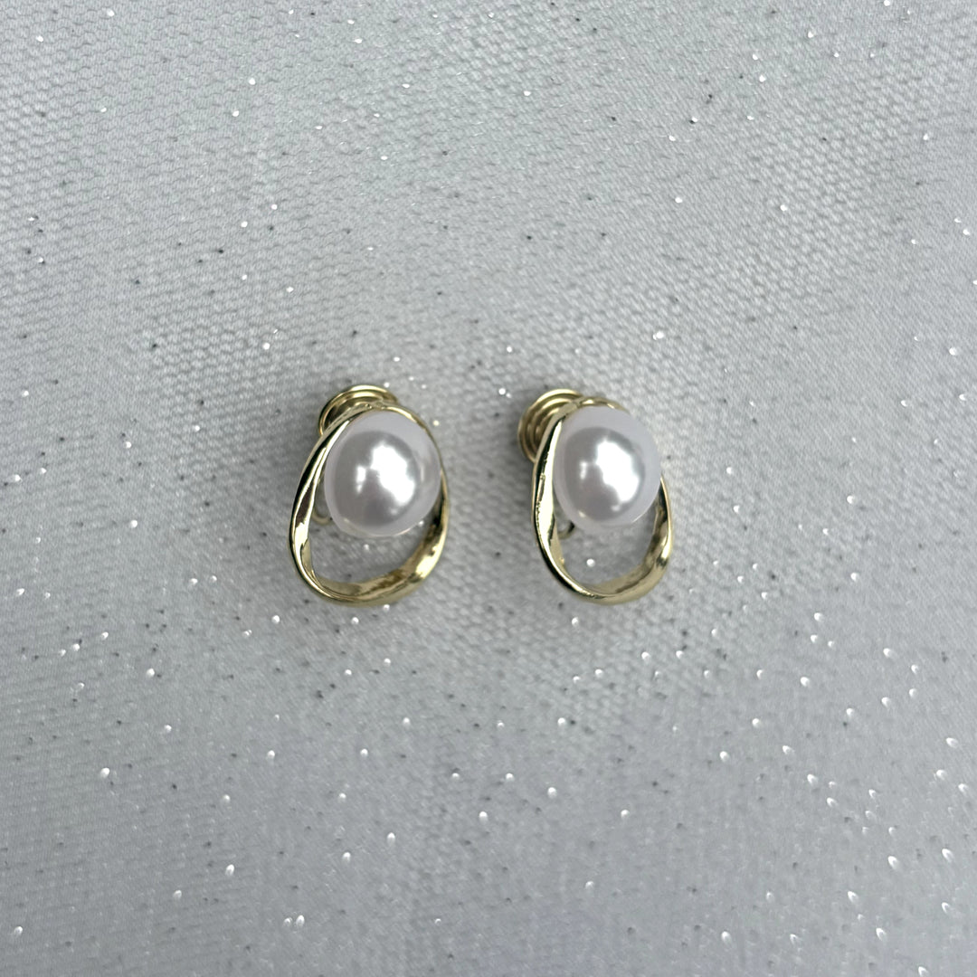Pearl Clip On Earrings, Gold Front View, Faux Pearl Earrings For Non Pierced Ears, Classic Gold Clip Ons, Vintage Style Pearl Earrings, Elegant Swirl Clip On Earrings