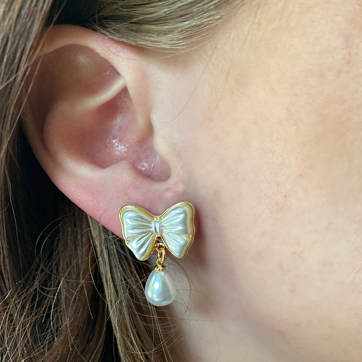 pearl drop earrings, gold bow earrings, dainty pearl jewellery, elegant earrings for weddings, feminine gold and pearl accessories
