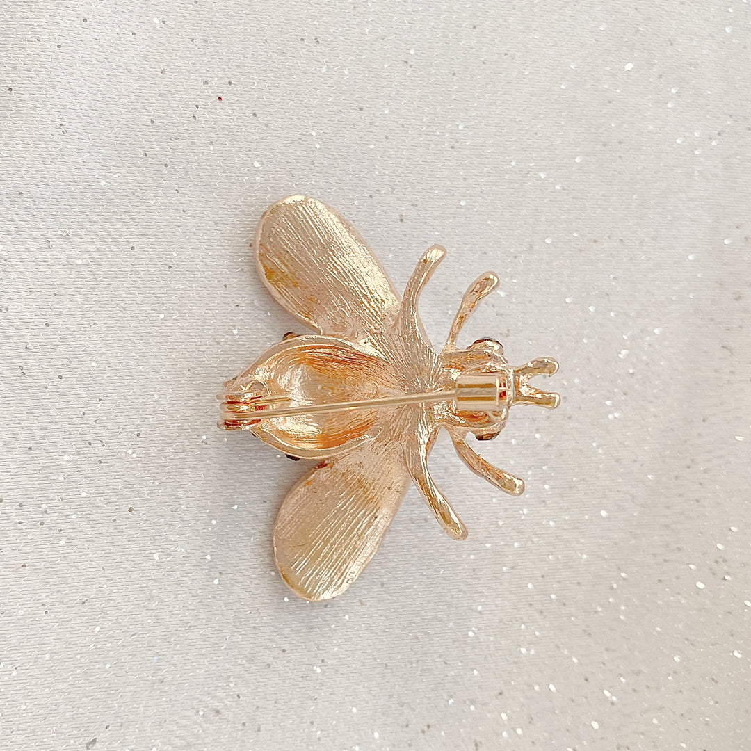 bee brooch in gold