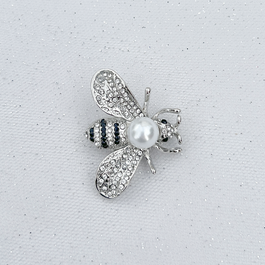 bee brooch in silver with pearl