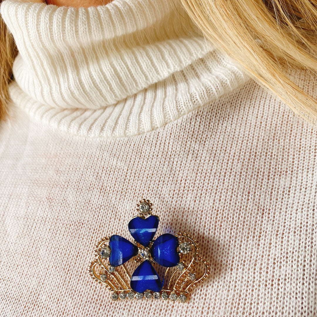 blue brooch with rhinestone in gold