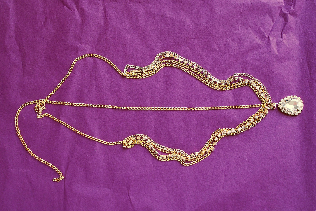 hair jewellery in gold with diamante