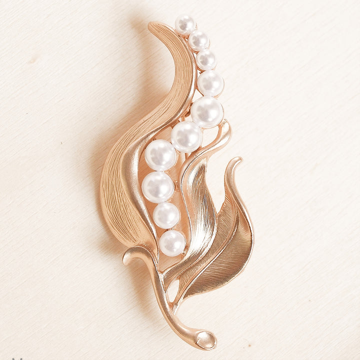 pearl brooch gold pea