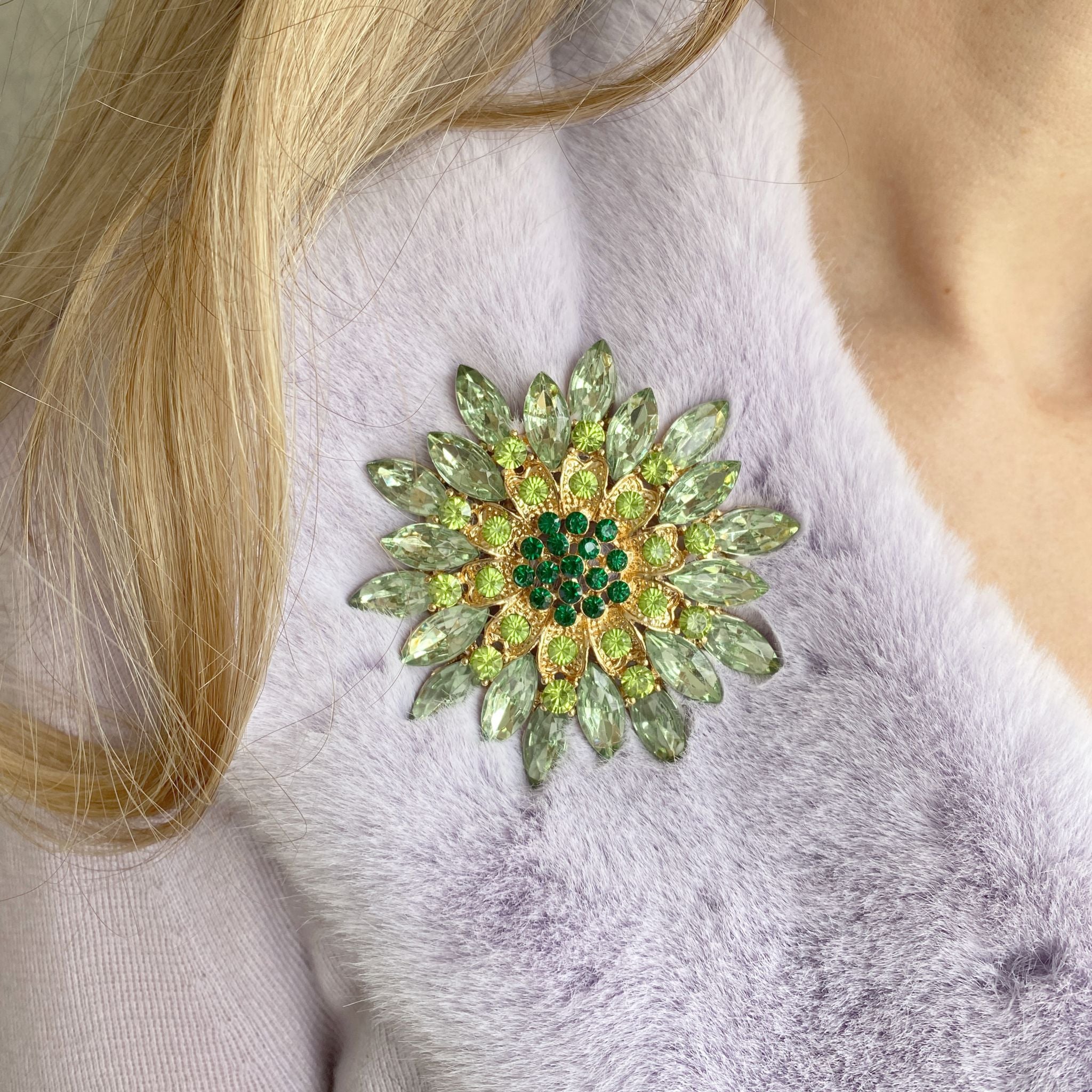 Retro brooch shop