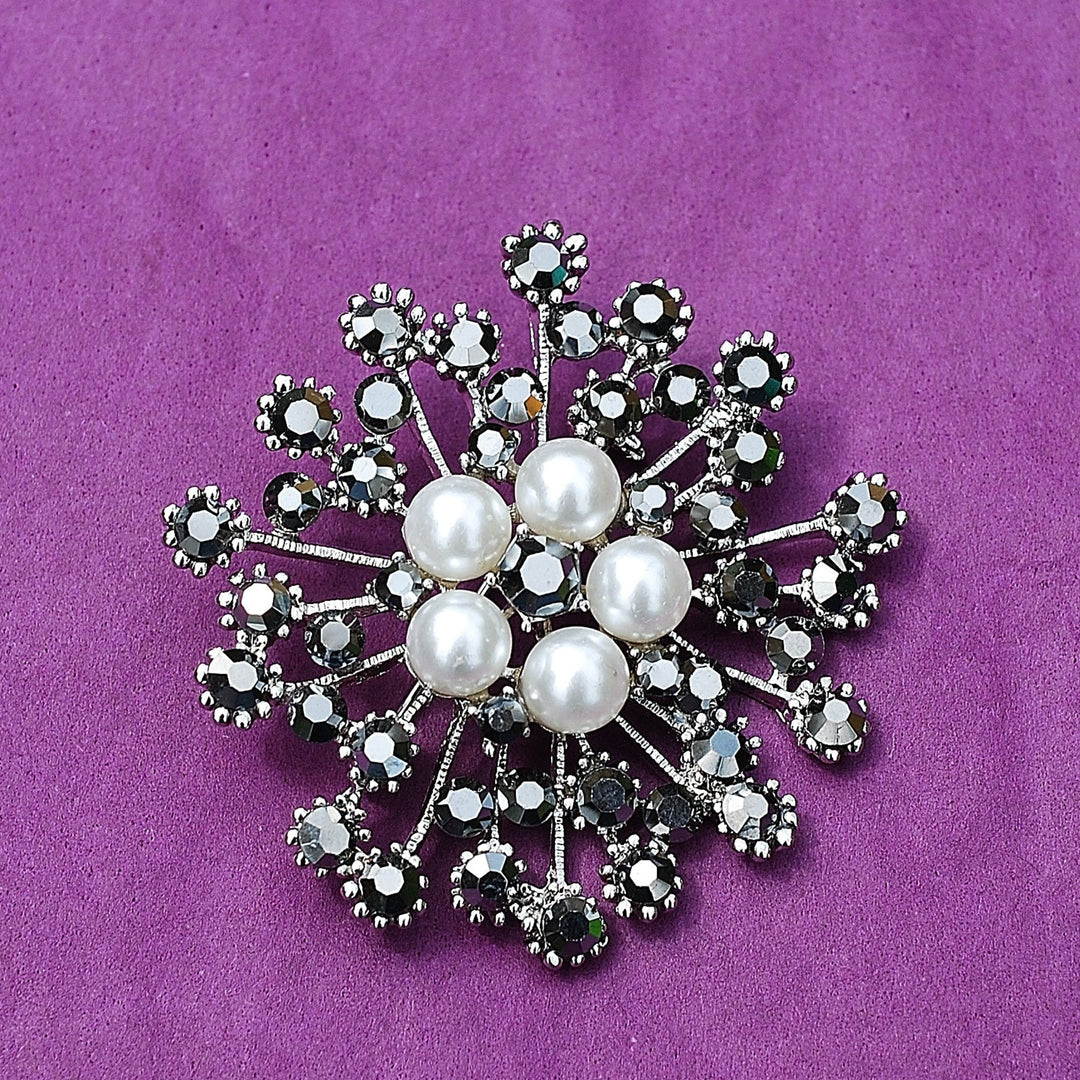 vintage brooch in pearl hematite and silver